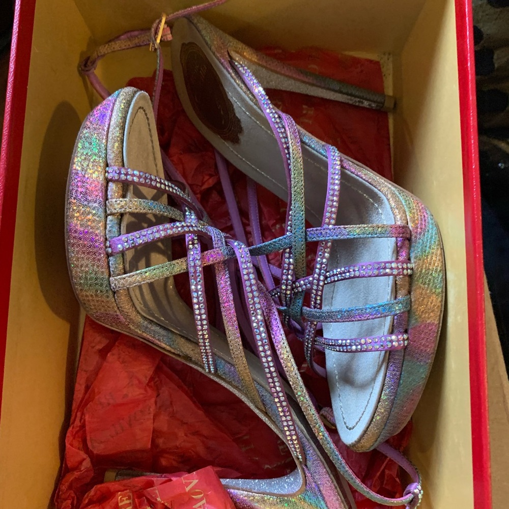 Strappy sandal multi color